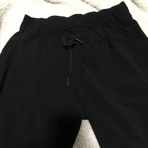 Lululemon on the fly pants